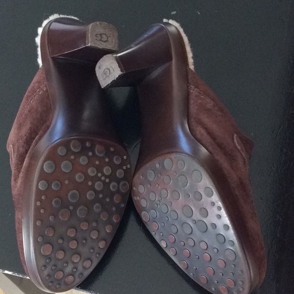 UGG Brown Suede Shoes Perfect for Fall - Picture 2 of 5